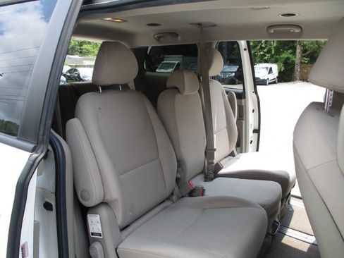 Used 2020 Kia Sedona LX FWD image 26
