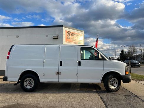 Used 2016 GMC Savana 3500 image 3