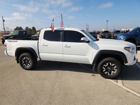 Used 2021 Toyota Tacoma TRD Off-Road w/ Technology Package image 5