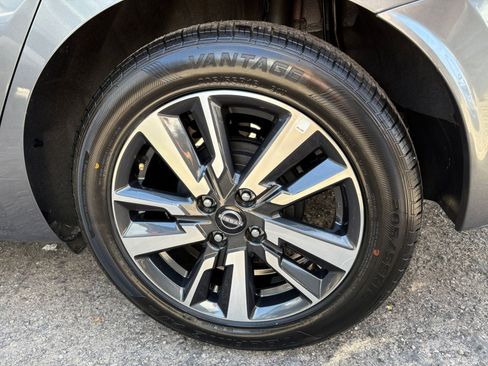 Used 2025 Nissan Versa SV image 29