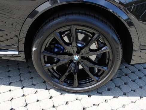 Used 2025 BMW X7 xDrive40i w/ M Sport Package AWD/4WD image 15