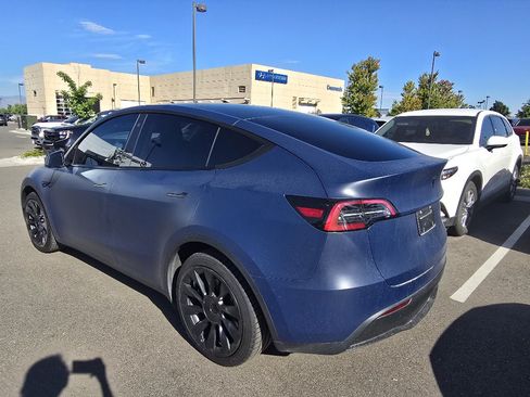 Used 2022 Tesla Model Y Long Range AWD/4WD image 3