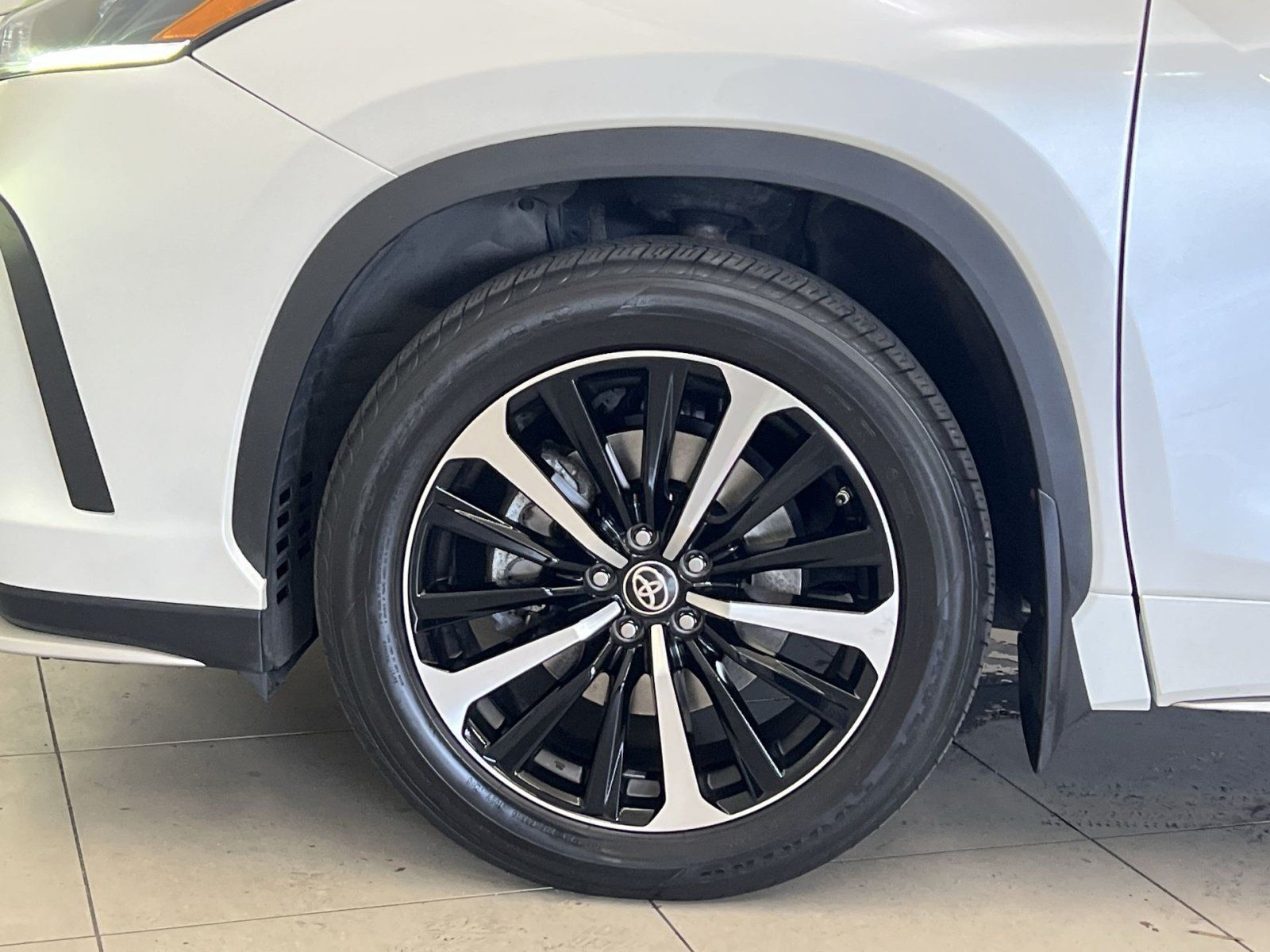 Used 2022 Toyota Highlander XSE AWD/4WD image 11