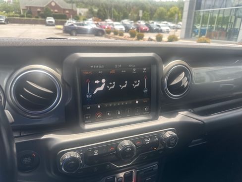 Used 2020 Jeep Wrangler Unlimited Sahara AWD/4WD image 35