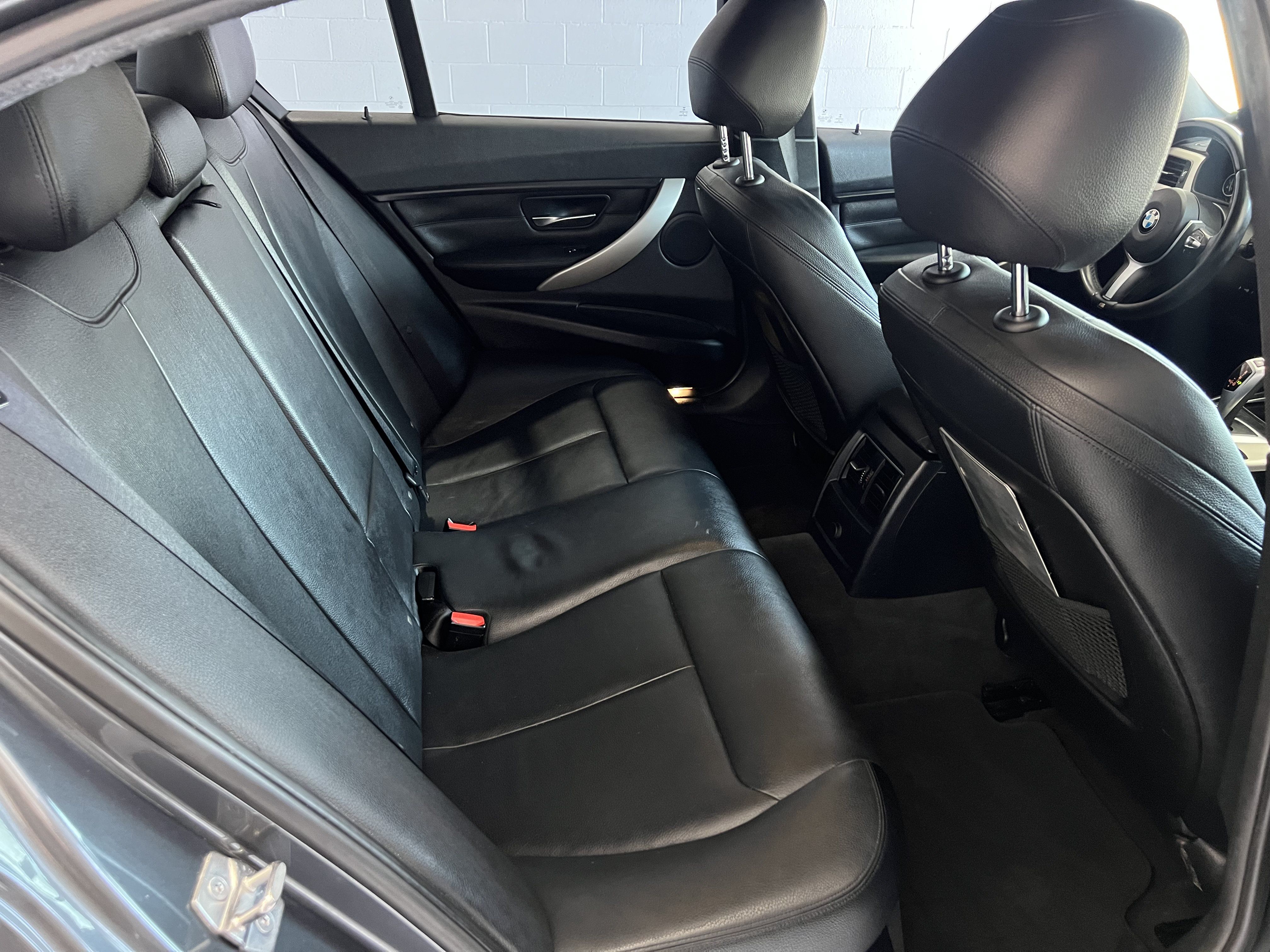 Used 2016 BMW 320i Sedan RWD image 21