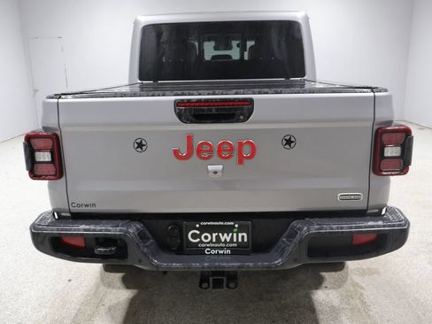 Used 2020 Jeep Gladiator Overland AWD/4WD image 3