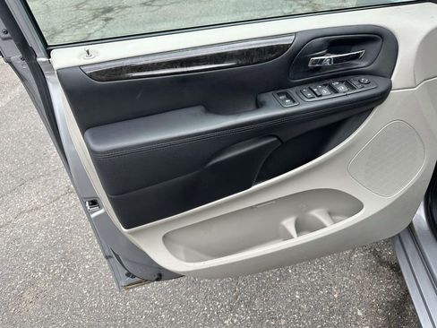 Used 2013 Dodge Grand Caravan SE FWD image 16
