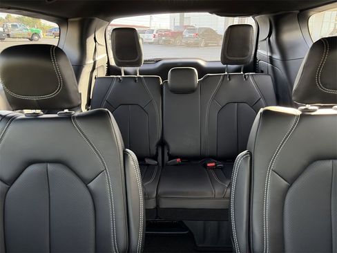 New 2026 Chrysler Pacifica Select w/ S Appearance Package image 22