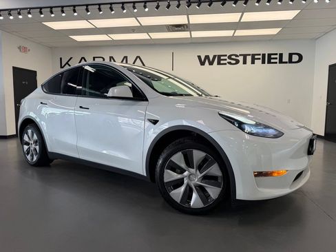 Used 2023 Tesla Model Y Long Range AWD/4WD image 1