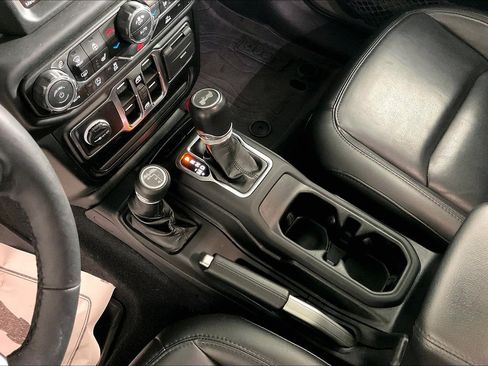 Used 2021 Jeep Wrangler Unlimited Sahara image 14