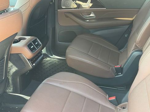 Used 2024 Mercedes-Benz GLS 450 4MATIC image 10