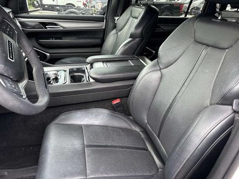 Used 2023 Jeep Wagoneer Series II AWD/4WD image 11