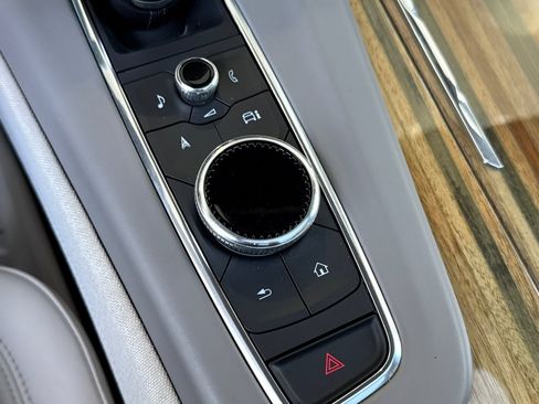 Used 2021 Cadillac Escalade Premium Luxury Platinum image 31