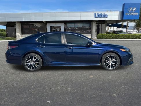 Used 2021 Toyota Camry SE image 9