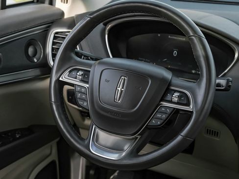 Used 2019 Lincoln Nautilus Reserve image 17