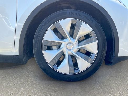 Used 2023 Tesla Model Y Long Range AWD/4WD image 28