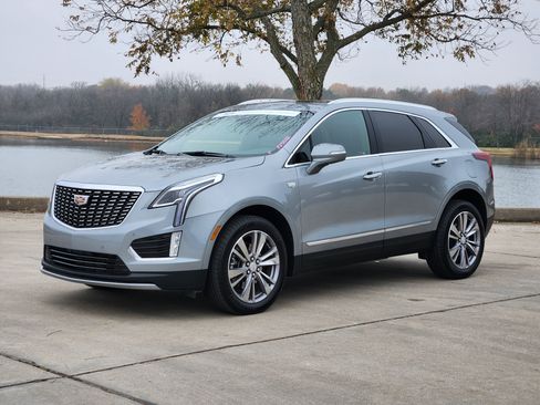 Certified 2025 Cadillac XT5 Premium Luxury image 3