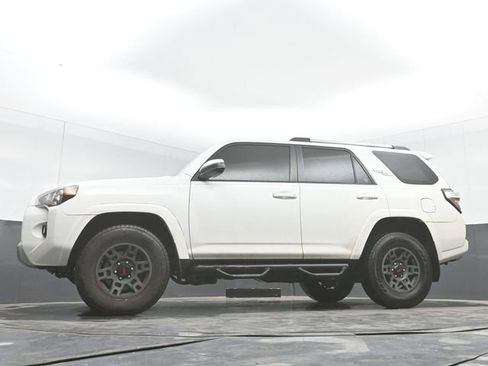 Used 2018 Toyota 4Runner TRD Off-Road AWD/4WD image 30