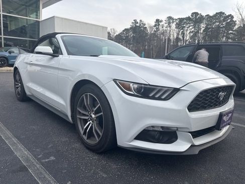 Used 2017 Ford Mustang Premium image 3