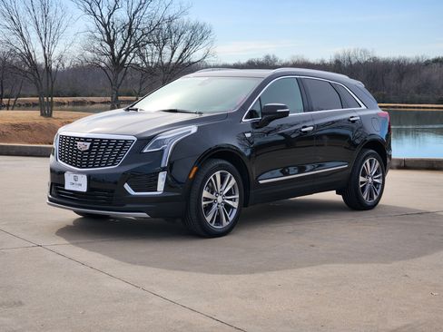 Used 2020 Cadillac XT5 Premium Luxury image 3