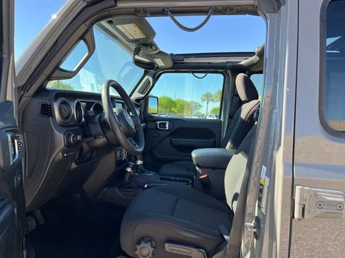 Used 2023 Jeep Wrangler Unlimited w/ Sun & Screen Package image 10