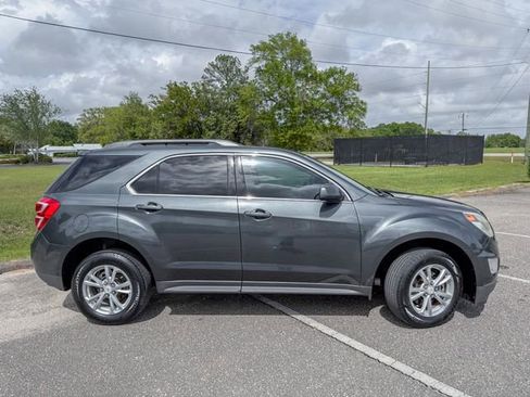 Used 2017 Chevrolet Equinox LT w/ Convenience Package image 3