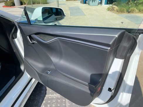 Used 2020 Tesla Model S Long Range Plus AWD/4WD image 19