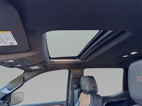 Used 2024 Chevrolet Silverado 1500 High Country w/ High Country Premium Package image 18