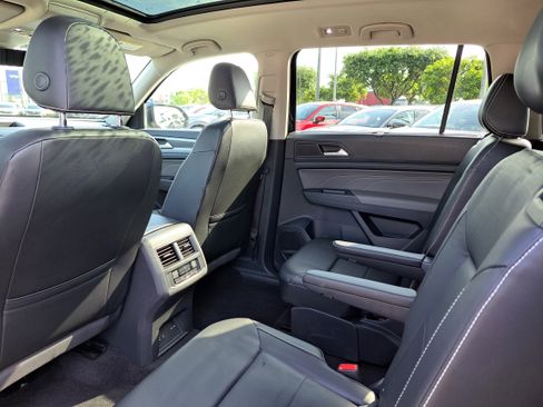 Used 2022 Volkswagen Atlas SEL R-Line image 7