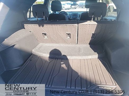 Used 2020 Chevrolet Equinox LT w/ Driver Convenience Package image 19