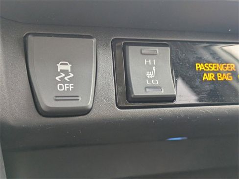 Used 2020 Toyota RAV4 Limited image 25