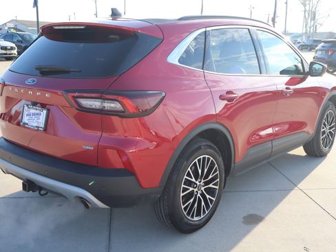 Used 2025 Ford Escape SE w/ PHEV Premium Package image 5