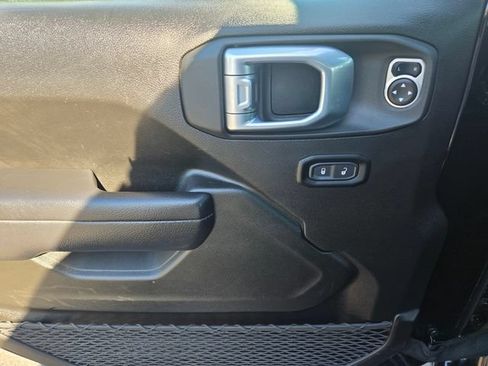 Used 2025 Jeep Wrangler Unlimited Sport AWD/4WD image 18