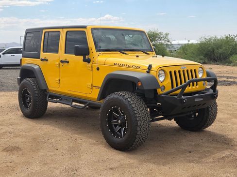 Used 2015 Jeep Wrangler Unlimited Rubicon w/ Connectivity Group AWD/4WD image 3