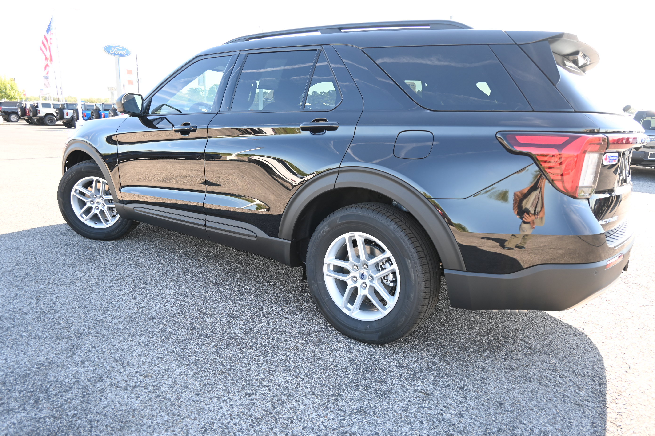 New 2027 Ford Explorer Active w/ Active Comfort Package RWD image 7