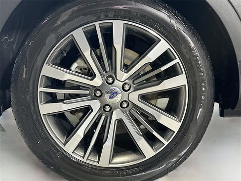 Used 2018 Ford Explorer Platinum image 35