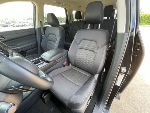 Used 2025 Nissan Pathfinder SV FWD image 10