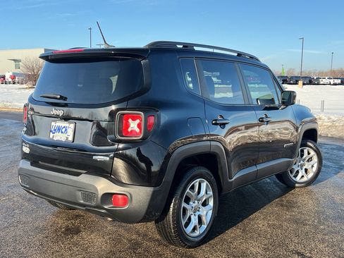 Used 2017 Jeep Renegade Latitude w/ Cold Weather Group image 5