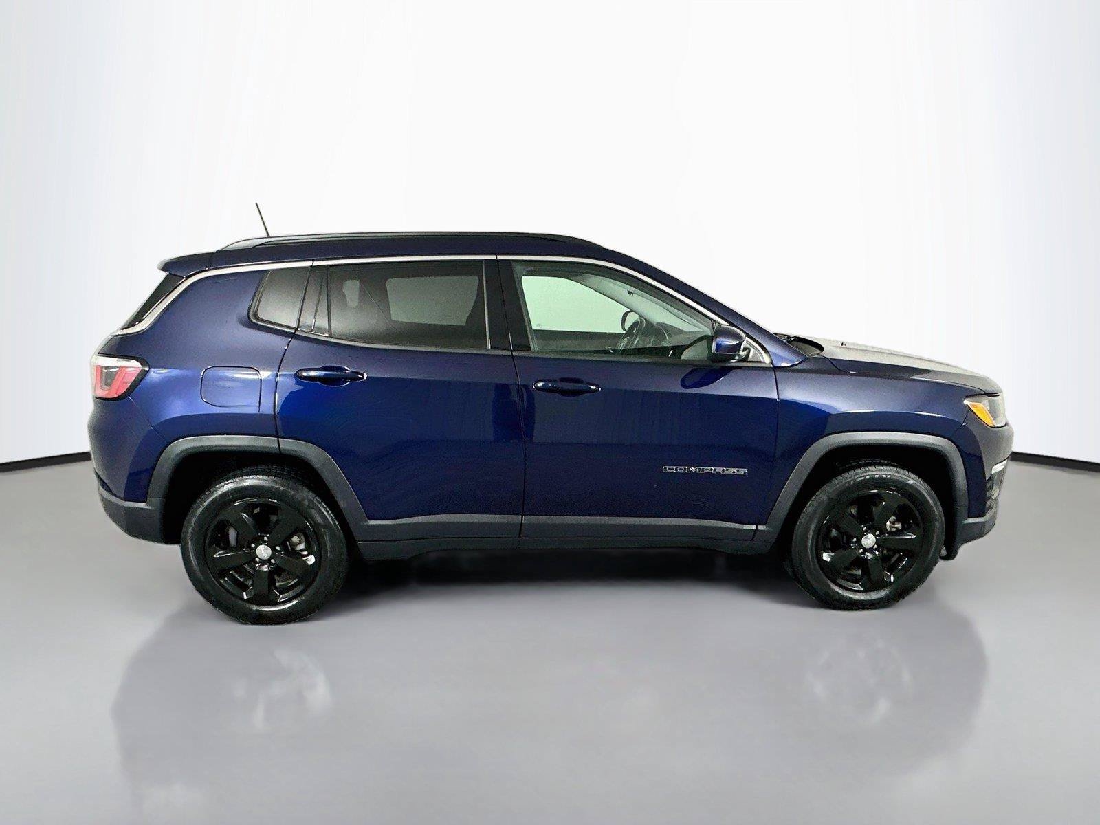 Used 2020 Jeep Compass Latitude w/ Cold Weather Group AWD/4WD image 16