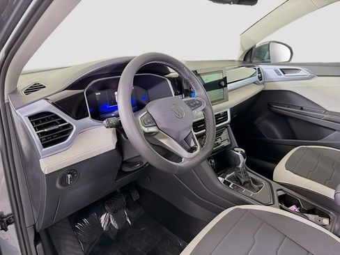 New 2026 Volkswagen Taos SE image 9