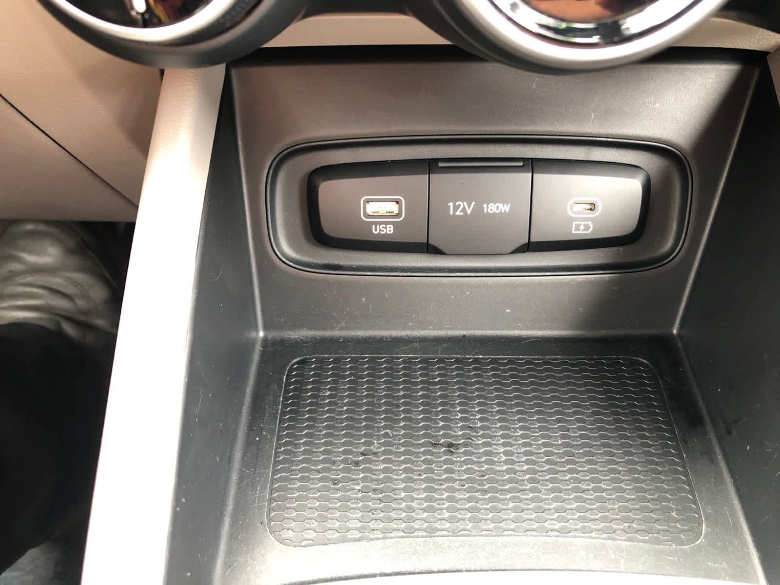 Certified 2025 Hyundai Venue SEL FWD image 18