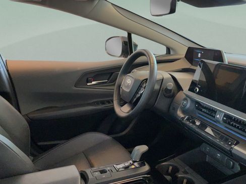Used 2025 Toyota Prius XLE FWD image 36