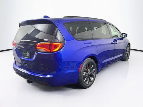 Used 2019 Chrysler Pacifica Limited w/ S Appearance Package FWD image 9