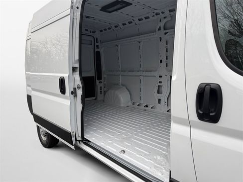 New 2026 RAM ProMaster 2500 w/ Premium Convenience Group image 16