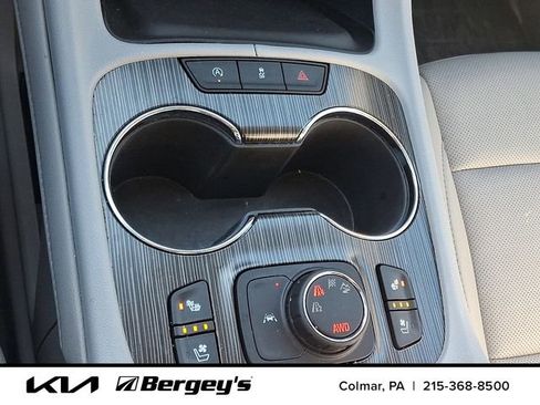 Used 2023 GMC Acadia SLT w/ Preferred Package image 28