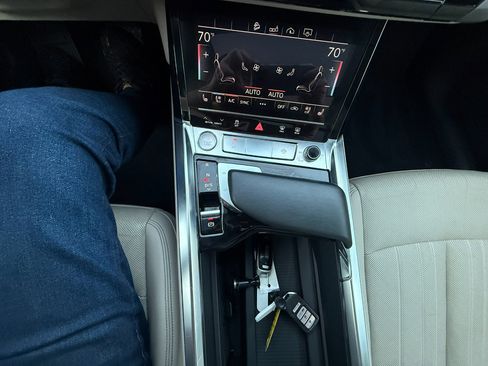 Used 2019 Audi e-tron Premium Plus image 24