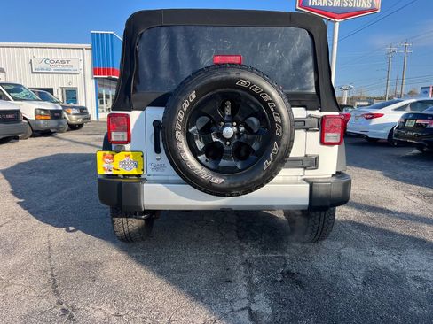 Used 2017 Jeep Wrangler Unlimited Sahara w/ Connectivity Group image 4