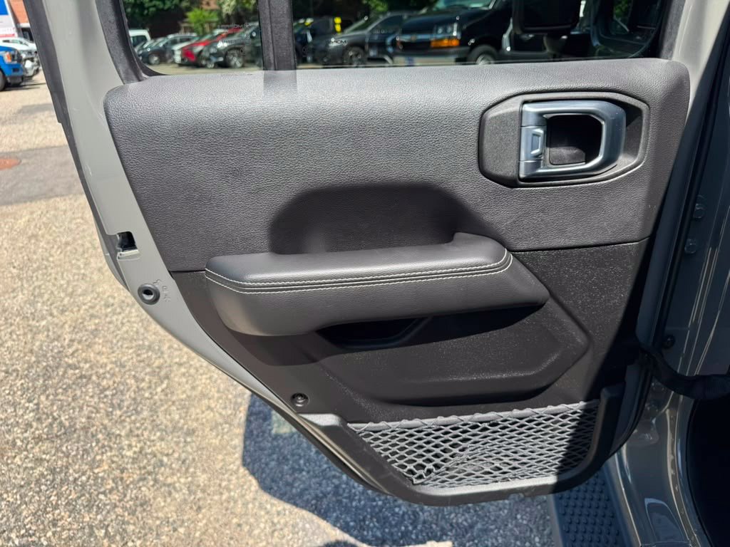 Used 2023 Jeep Wrangler Unlimited Sahara w/ Cold Weather Group AWD/4WD image 18