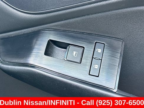 Used 2025 Nissan Rogue S FWD image 23