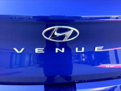 Certified 2025 Hyundai Venue SEL FWD image 32